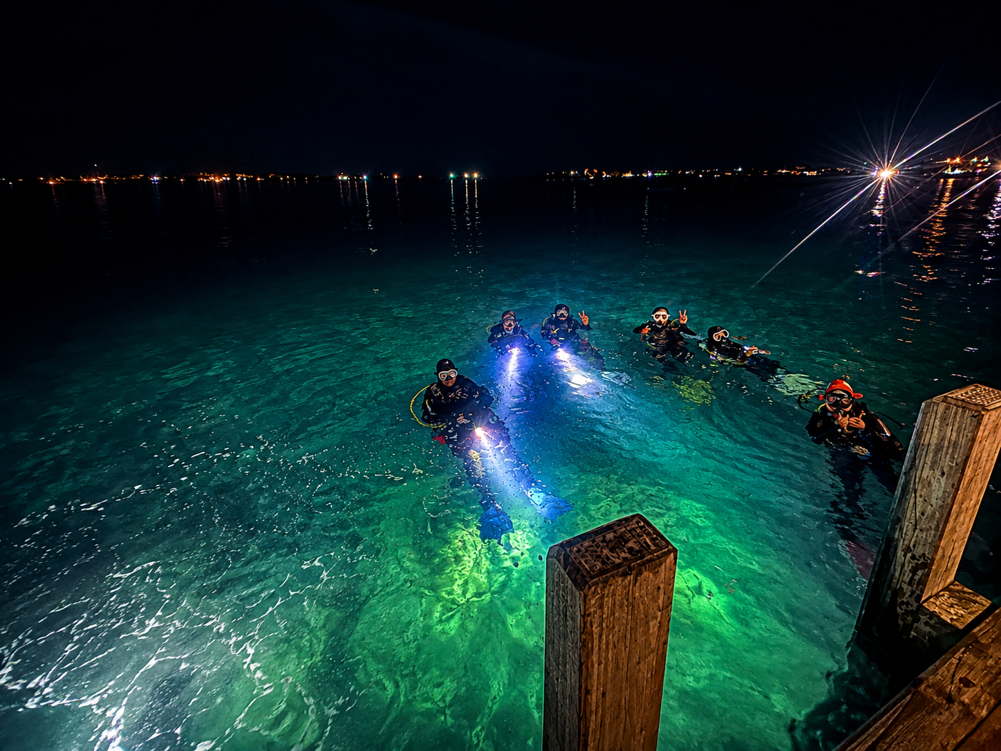 Night diving training Melbourne with dive torches