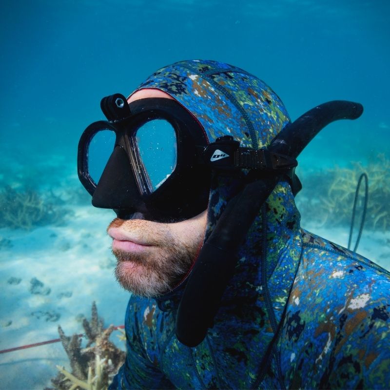 Ocean Hunter Phantom GP mask worn underwater
