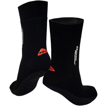 Front and rear views of Ocean Hunter Ultra Stretch Socks with red heel logos and patterned soles.