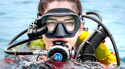 Diver wearing Halcyon Symbios HUD