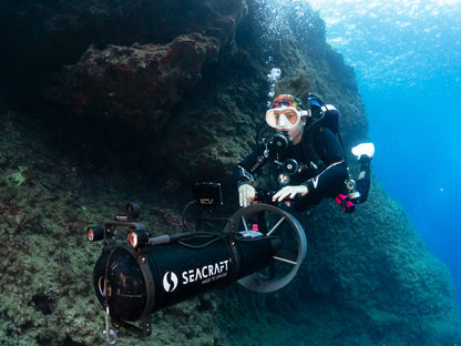 Diver using a Seacraft FUTURE DPV underwater