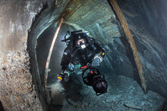 Diver using a Seacraft GO! DPV underwater