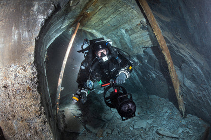 Diver using a Seacraft GO! DPV underwater