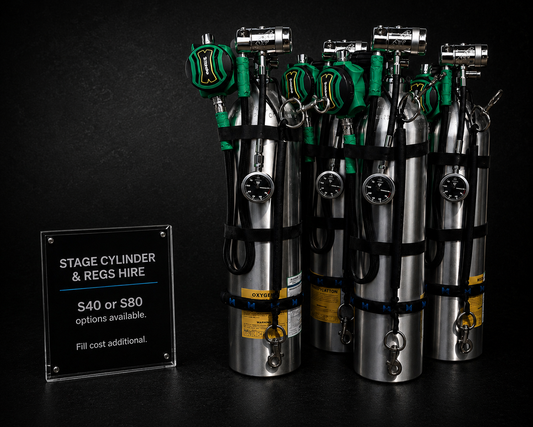 Stage cylinder and regulator setup for technical diving